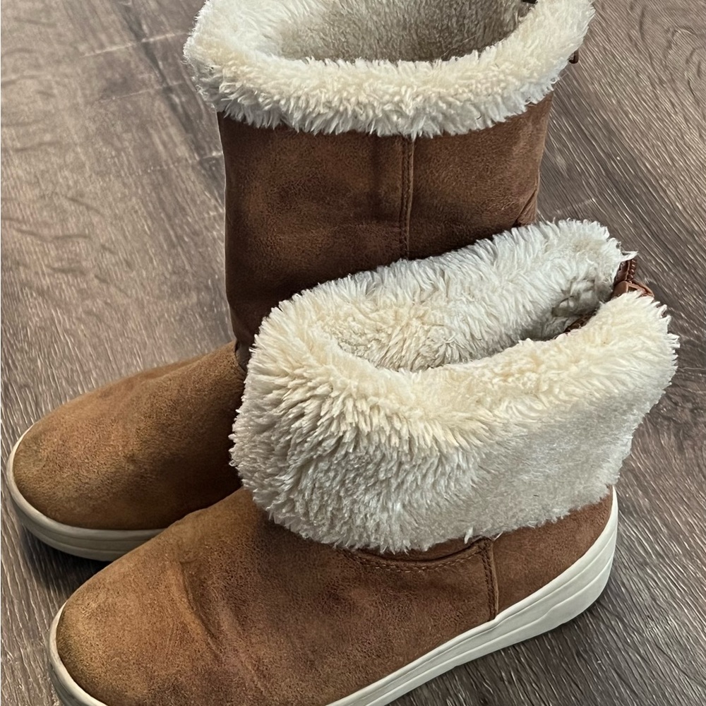 Cat & Jack cold weather boot. Fold down or wear up! Lots of life left in them!